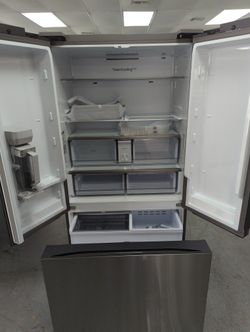 Samsung French Door Refrigerator in Stainless steel with Beverage Center and Dual Auto Ice Maker with Ice Bites