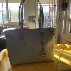 Michael Kors Voyager Bag 