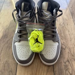 Nike Jordan 1 Gunsmoke Volt Size 11 Men