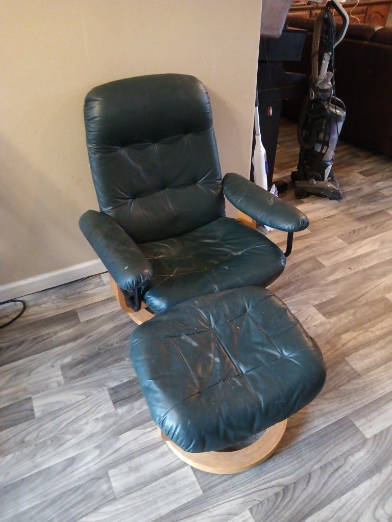 Comfy Green Chair With Ottoman