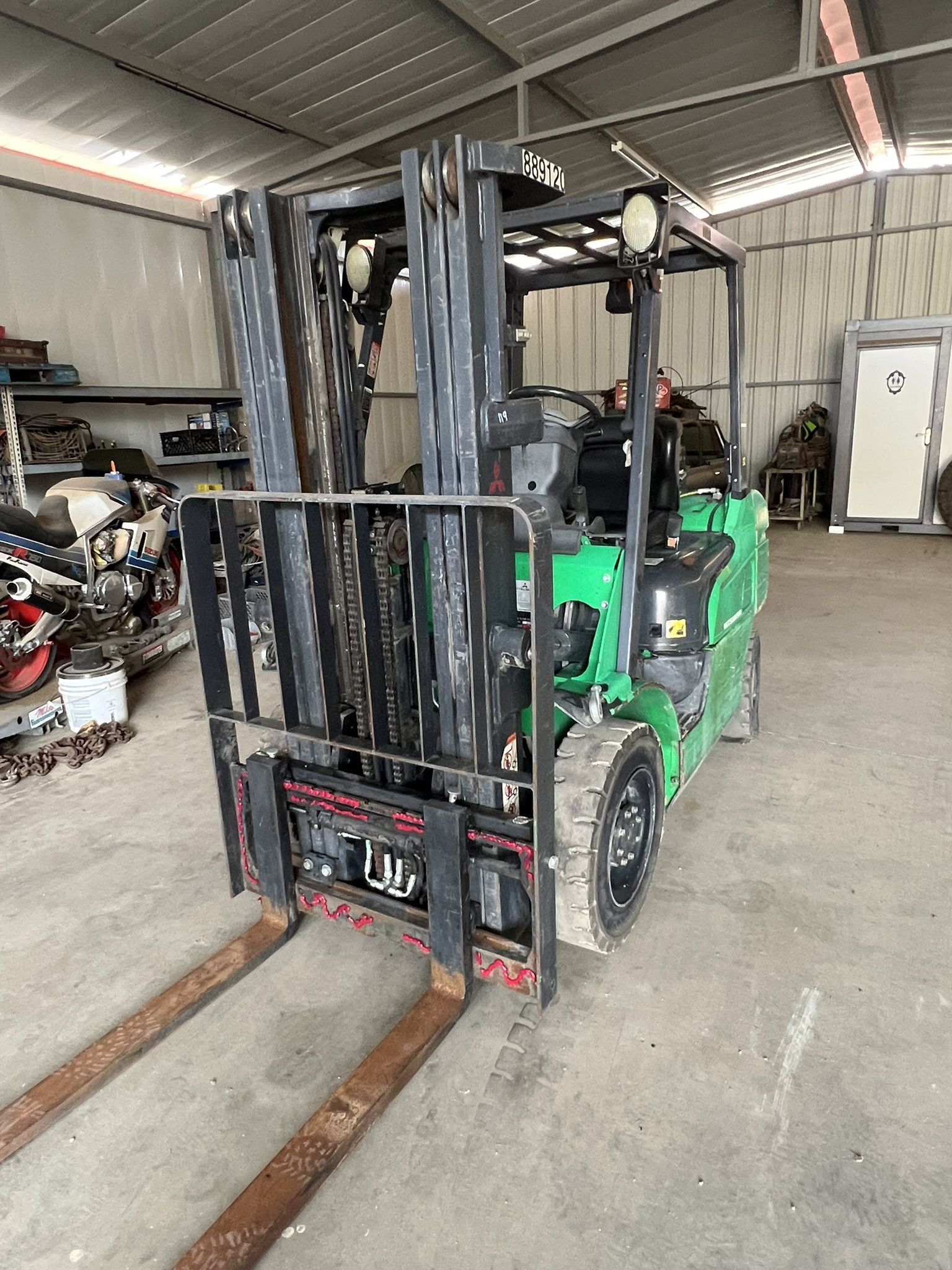 Forklift 