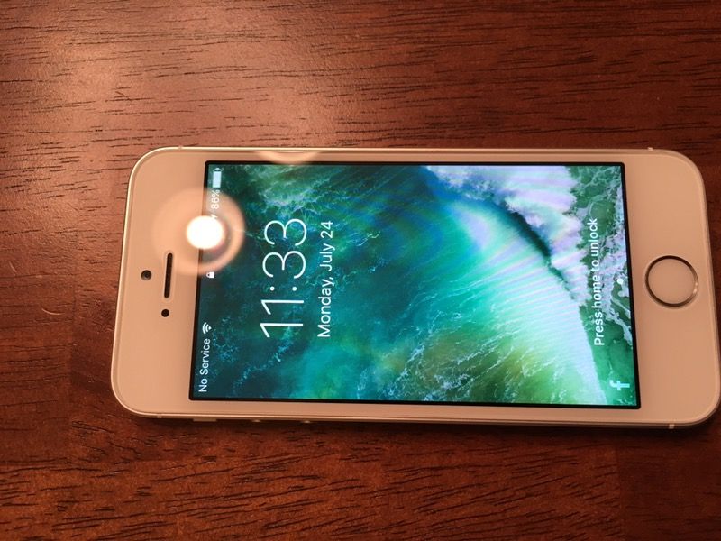 **Near Mint iPhone SE-16GB-Silver (Unlocked: T-MOBILE, ATT, Verizon) A1662  for Sale in Indianapolis, IN - OfferUp