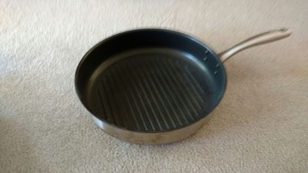 Simply Calphalon Frying Pan Cooking Pan Nonstick for Sale in Chandler, AZ -  OfferUp