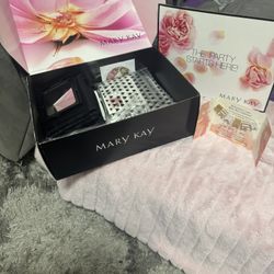 This Is A Set To Teach You How To Make A Makeup Business