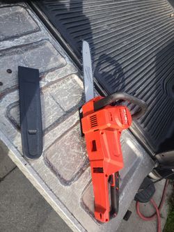 Milwaukee
M18 FUEL 16 in. 18V Lithium-Ion Brushless Battery Chainsaw (Tool-Only) Poco Uso 