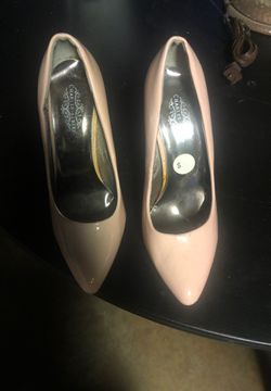 Women pink heels size 8 Charles Albert