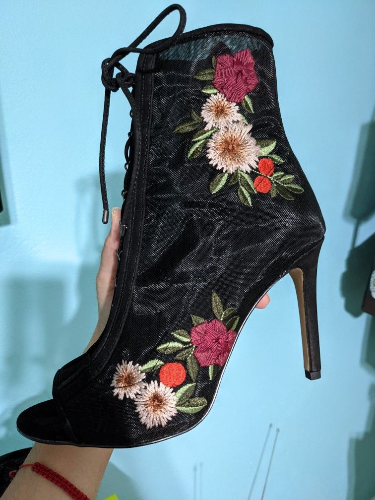 Gianni Bini Open Toe Shoes Size