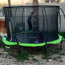 Trampoline 