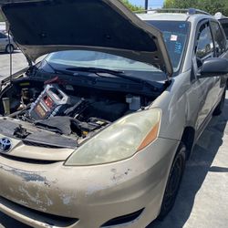 2008 Toyota Sienna FOR PARTS ONLY 