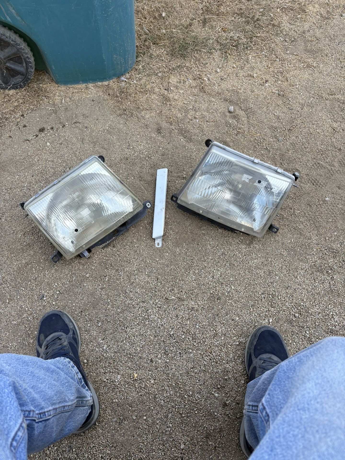 Toyota Tacoma 97-2000 Headlights