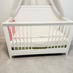 Crib Great Condition; Little Open For Kids Go Out And Ind