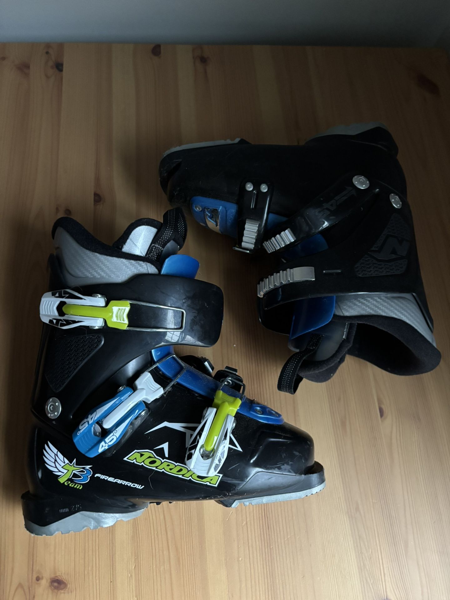 Nordica Fire Arrow Team 3 Youth Ski Boots 22.5 mm 275 Black