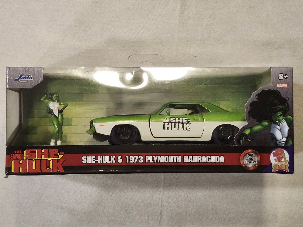 JADA METAL DIECAST 1:32 SCALE. MARVEL THE SAVAGE SHE HULK. 1973 PLYMOUTH BARRACUDA WITH METAL DIECAST SHE HULK FIGURE.