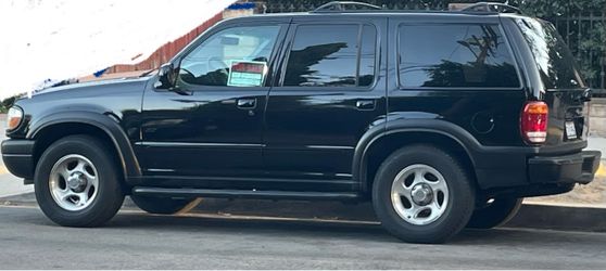 2000 Ford Explorer