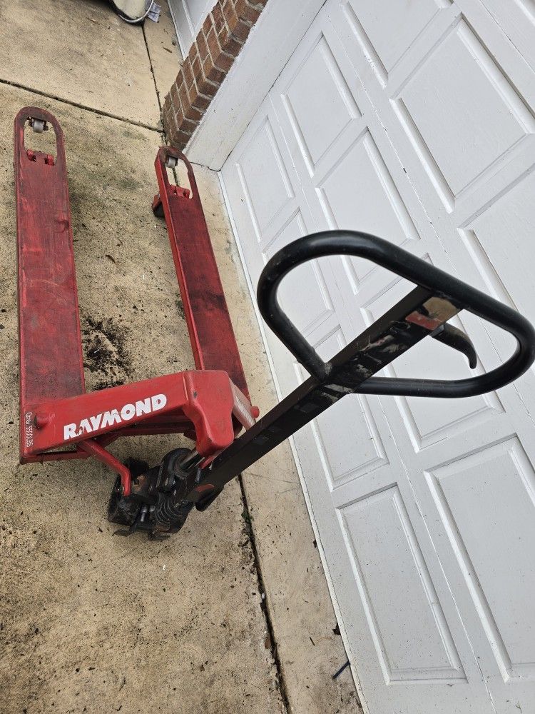 RAYMOND PALLET JACK 5,500 LBS