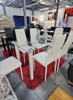 Dining set for sale, preguntar por precio. Ask for the price.