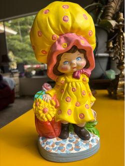 Vintage 1970s “Big Bonnet” Figurine