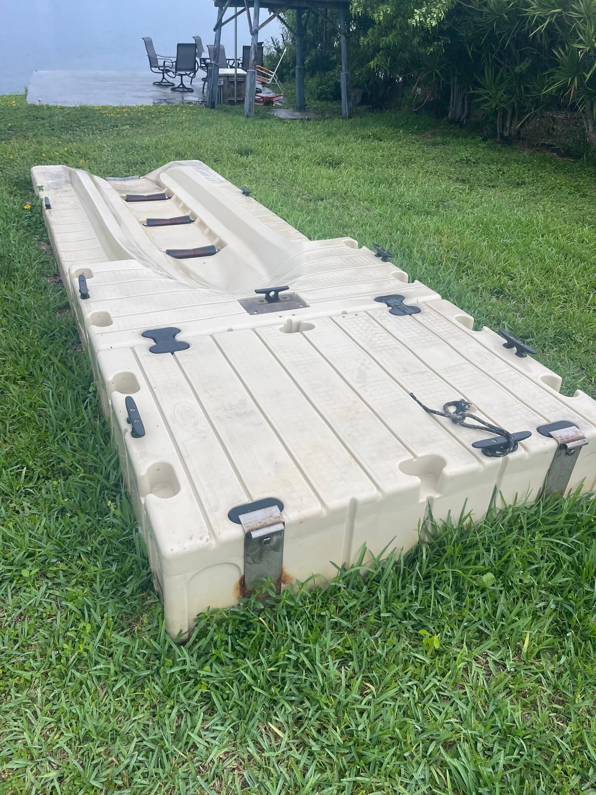 EZ Dock EZ Port Max 2i Jet Ski Dock With Access Platform Excellent EZ Dock EZ Port Max 2i Jet Ski Dock With Access Platform Excellent