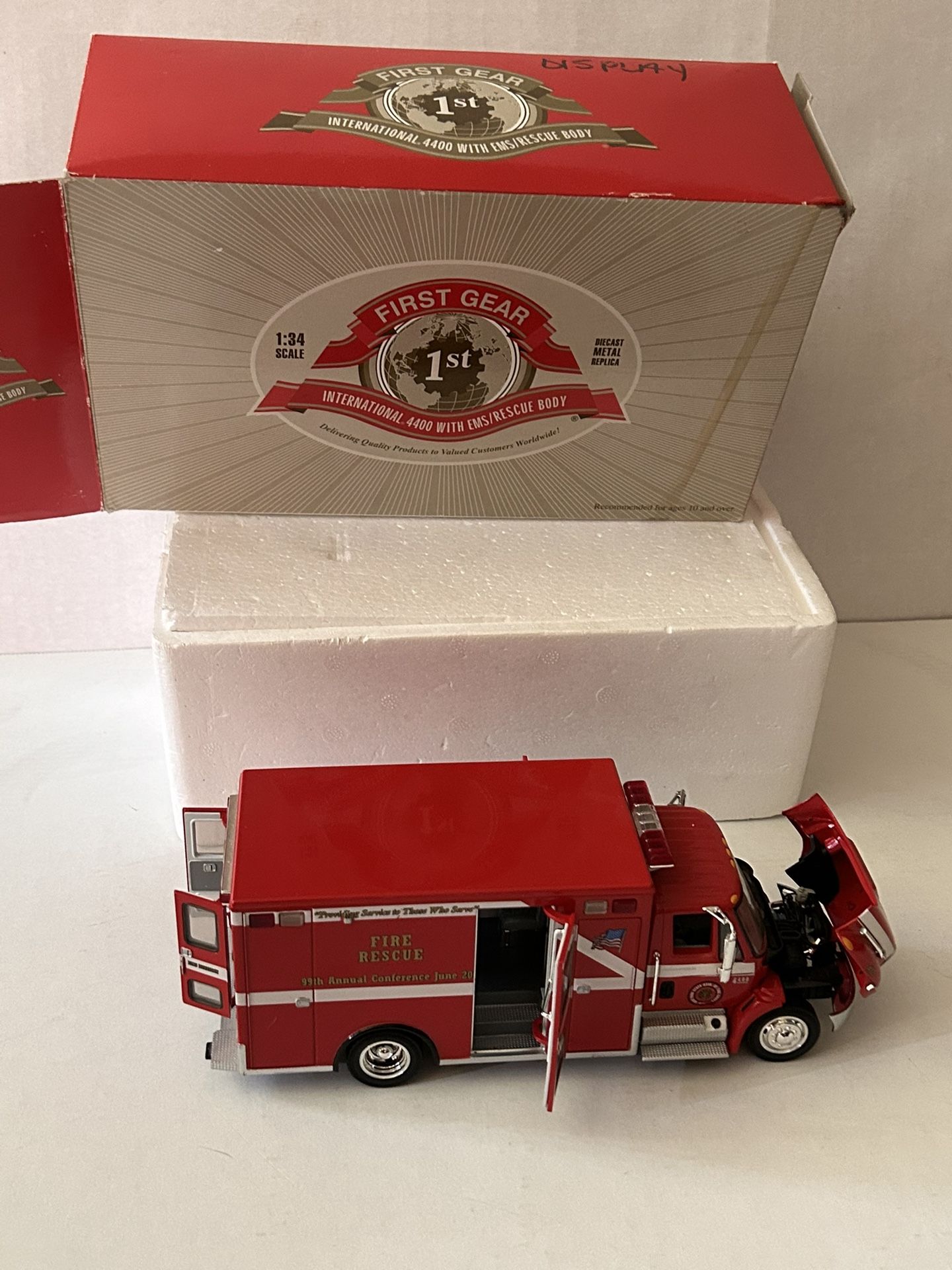 Die Cast Rare 1st Gear NY International 4400 EMS