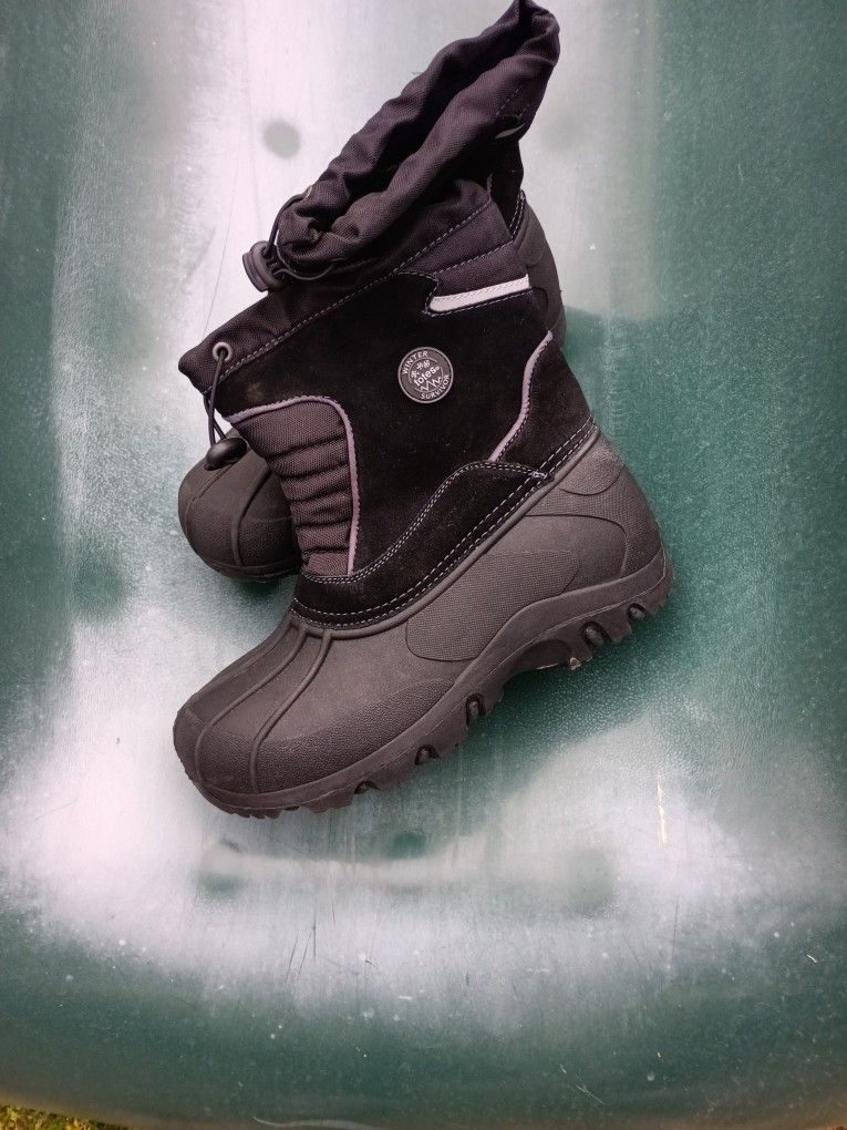 Black Snow Boots Size 6M