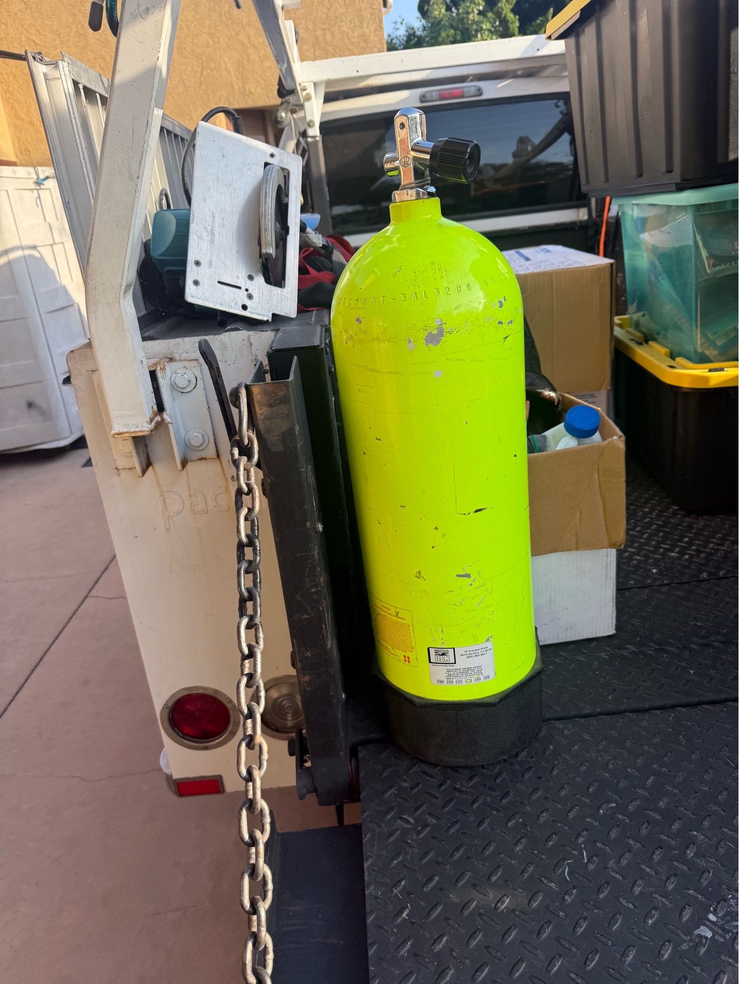 Scuba tank