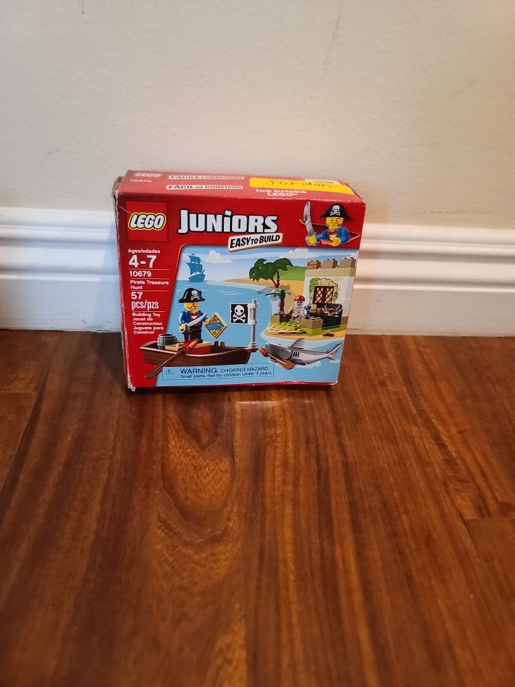 LEGO Juniors Pirate Treasure Hunt (Set 10679)