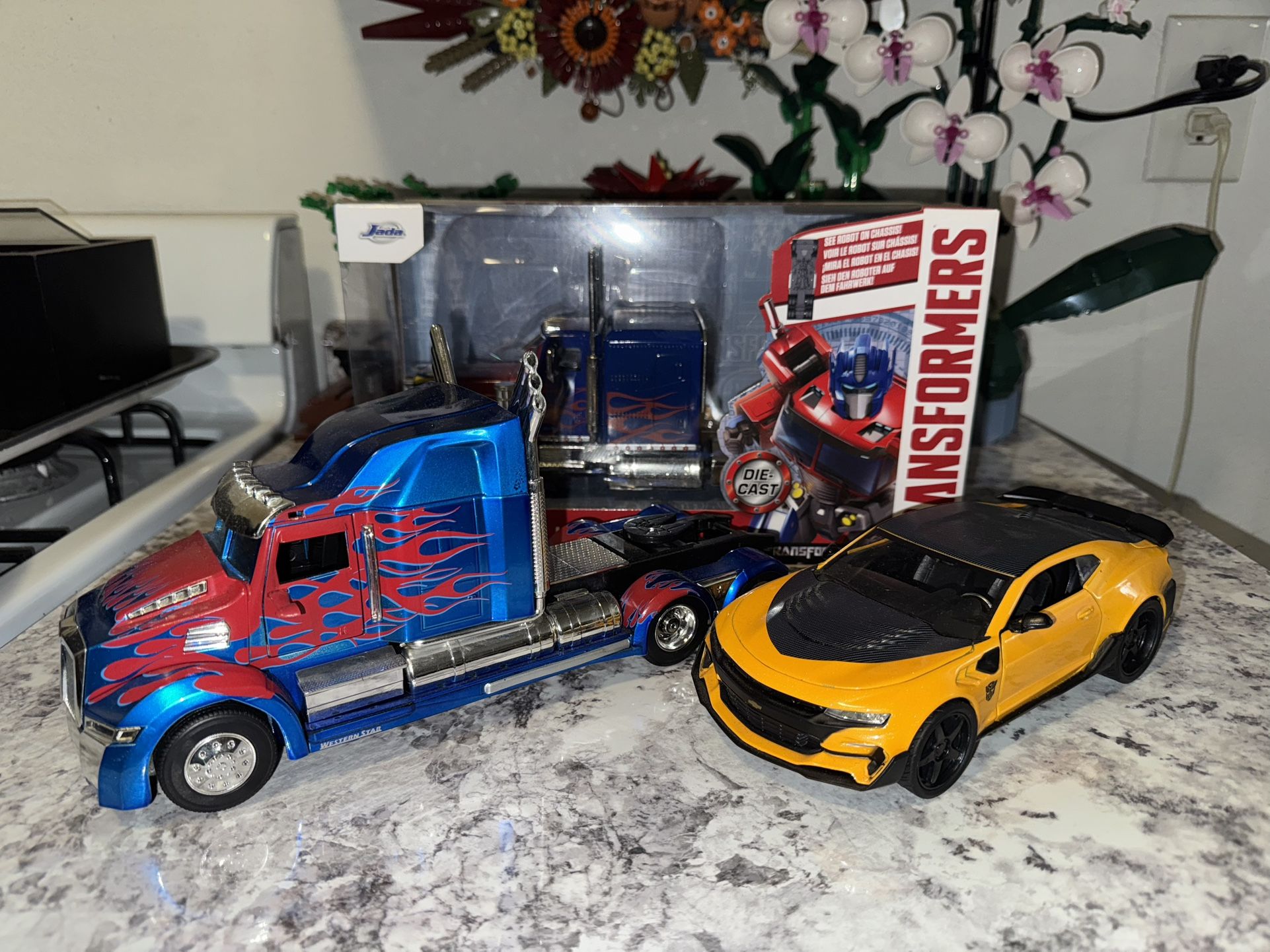 Diecast Transformers 1:24 scale collectible