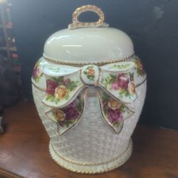 Vintage Large Old Country Roses Covered Jar Canister Biscuit Barrel 