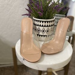 CLEAR HEELS SIZE 5.5