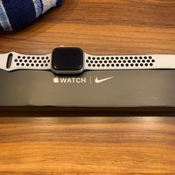 Apple Watch Series 7 Nike 45mm New