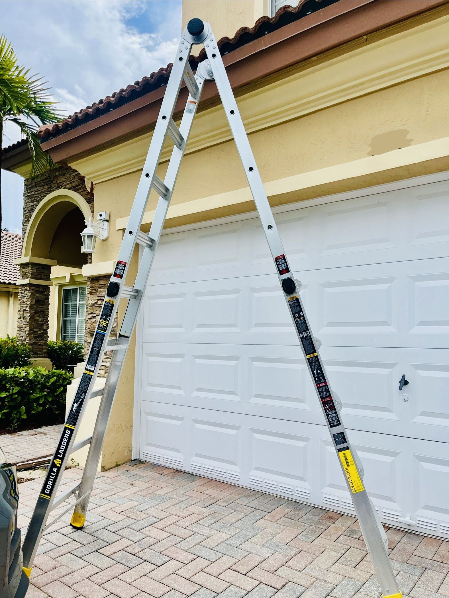 Like New 22’ Gorilla Ladder (Escalera)