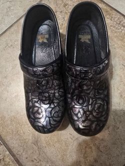 Dansko nurse shoes