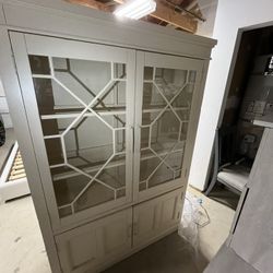 Display Cabinet With Light