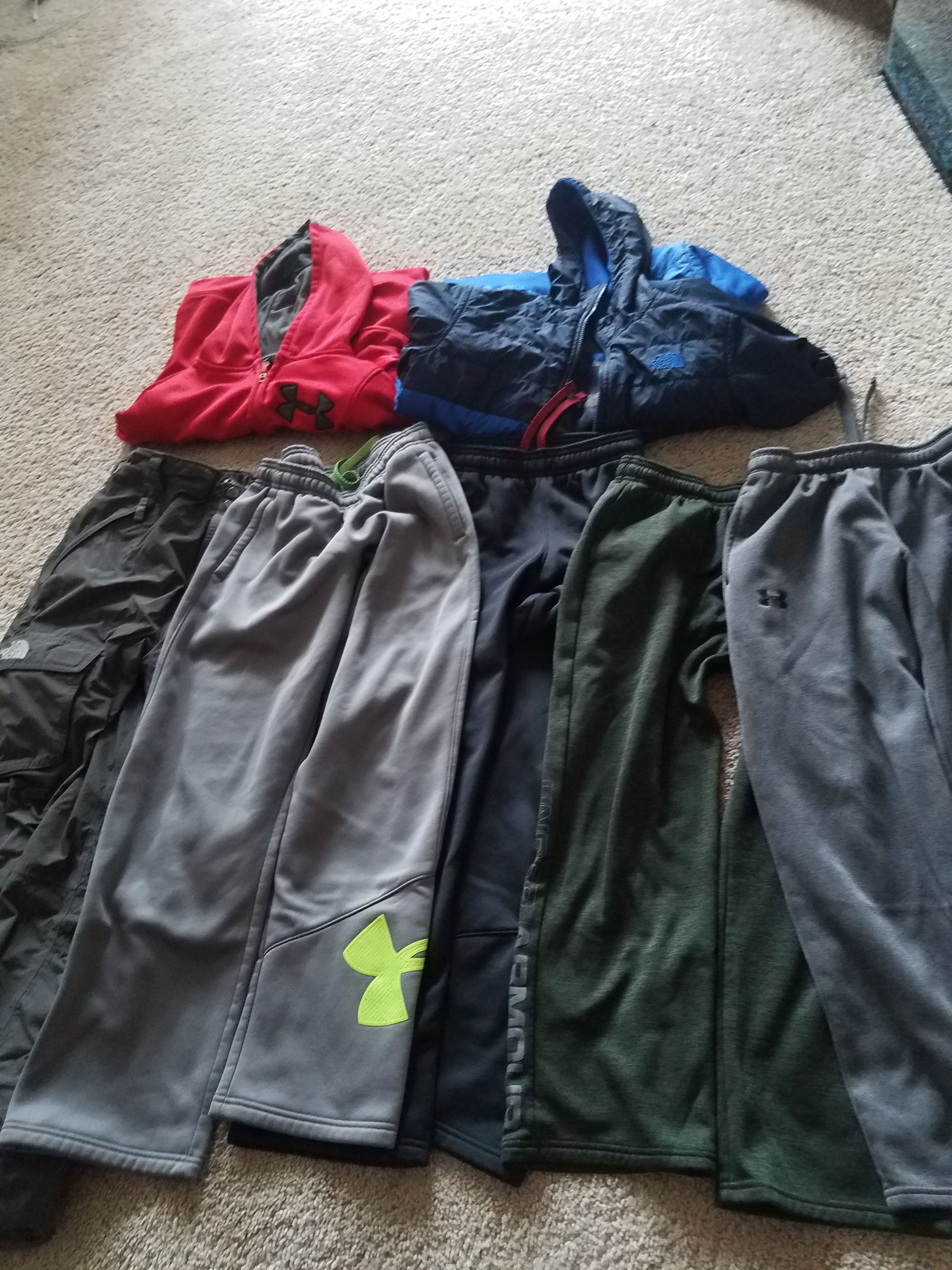 pants underarmour for boys YL ,YM 5 pants and 2 hoodies