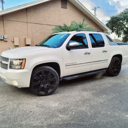 2010 CHEVROLET AVALANCHE LTZ
