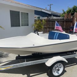 10 FT SMALL SPEEDBOAT WITH with GALVANIZED TRAILER & 6 HP MOTOR 