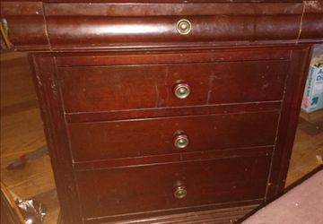 Matching Wood Dresser & Nightstands / End Table Set