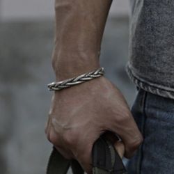 B15- Beautiful Twisted Opening Bracelet For Men