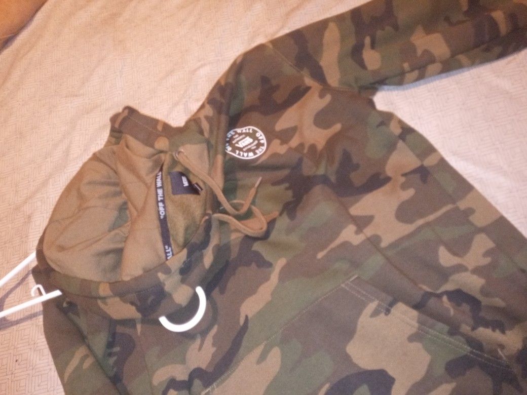 Sweater Hoodie Medium