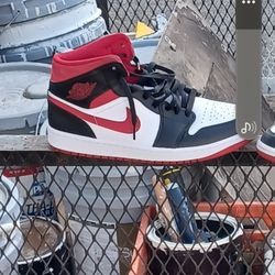 Jordan 1 Mens Size 10.5