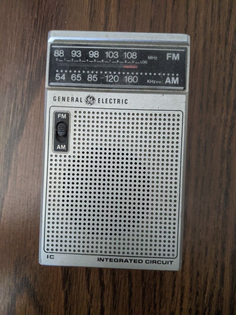Vtg Gm Electric Radio