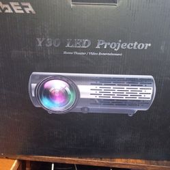 Yaber Y30 LED Projector