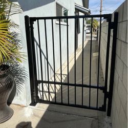 STEEL FENCE PANELS AND GATES