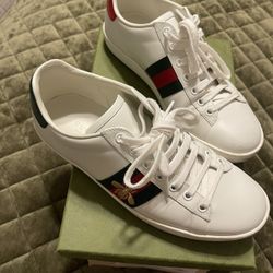 Gucci Women's Ace sneaker with bee