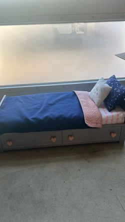 American girl, doll bed and clothes