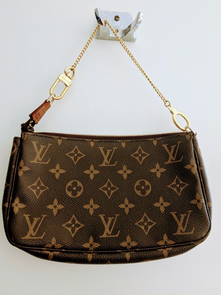 Beautiful Louis Vuitton Monogram Pochette Accessories Mint Condition Gold Chain Strap