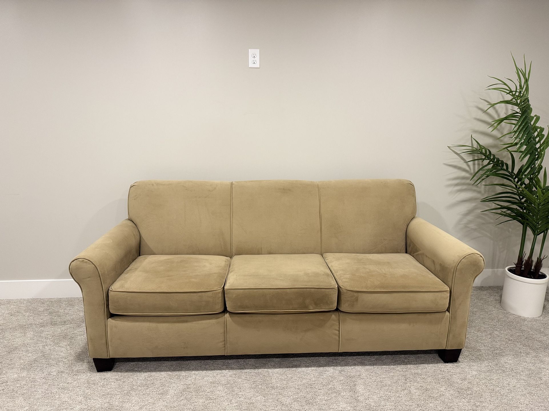 Couch (free delivery)