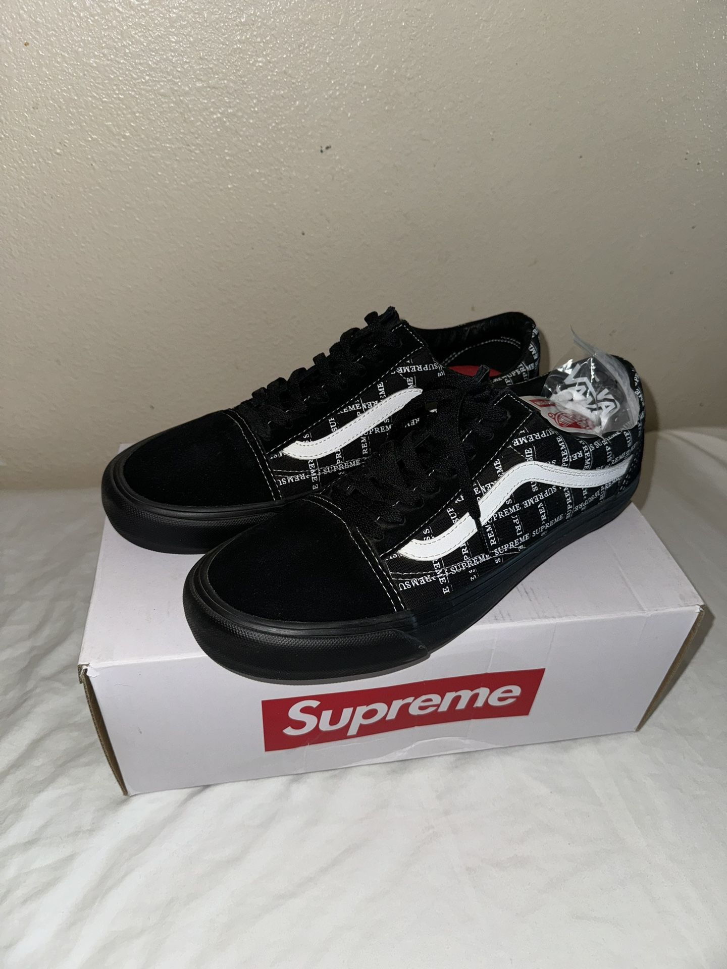Size 10.5 - VANS Supreme x Old Skool Pro Logo Pattern - Black