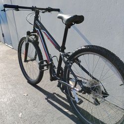 Specialized Mountain Bike 24". Kids Bike (Hot Rock)