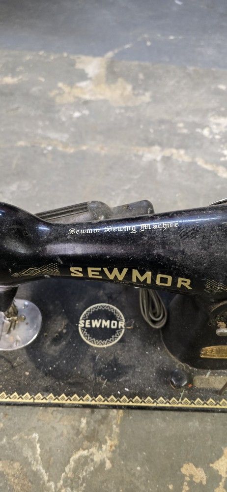 SEWMORE SEWING MACHINE  $25